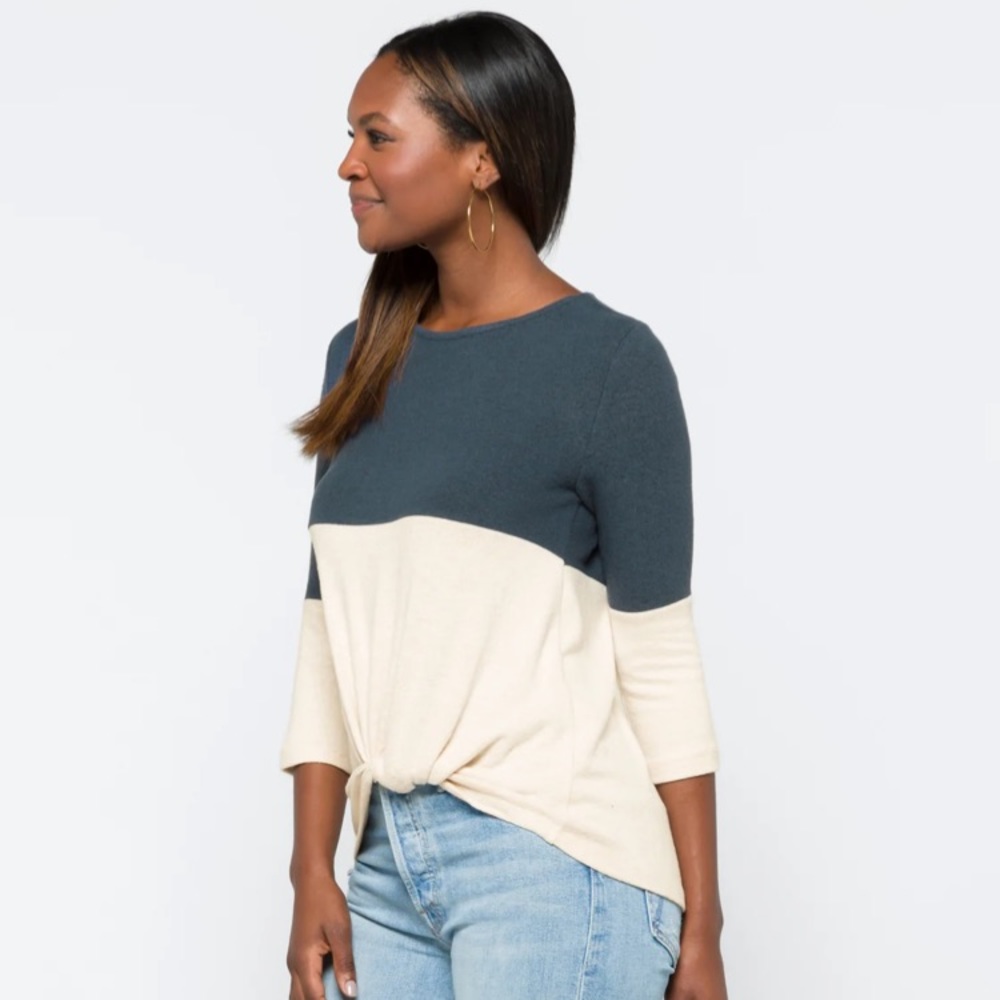 MARKET & SPRUCE navy & cream top